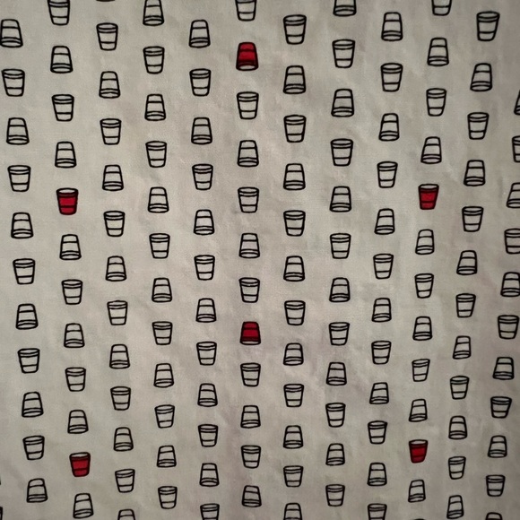 Men’s Red Solo Cup Pattern Button Down Party Shirt Size Small - Picture 3 of 3